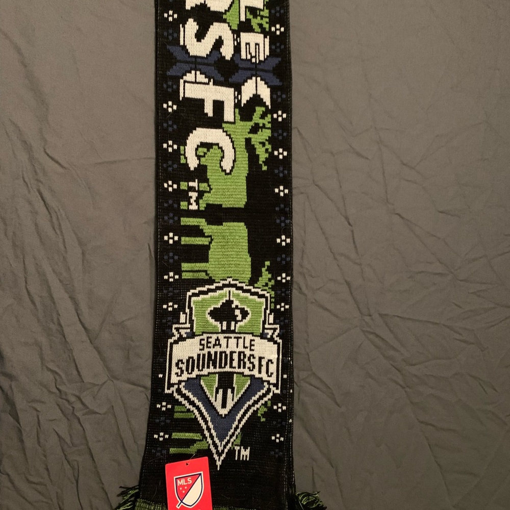 Seattle sounders scarf. New with tag